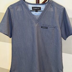 Members Only Charcoal V-Neck women’s scrub Tee medium